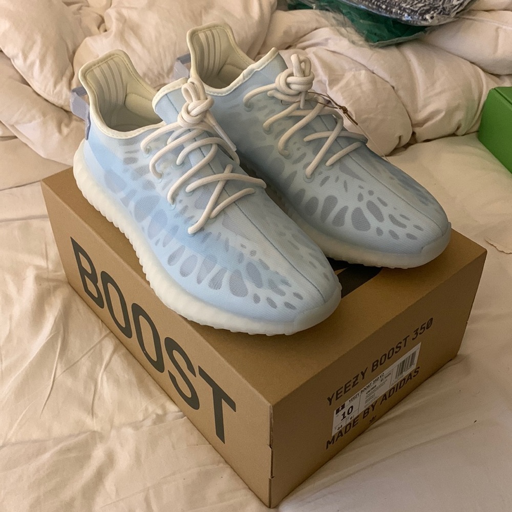 Yeezy Boost 350 V2